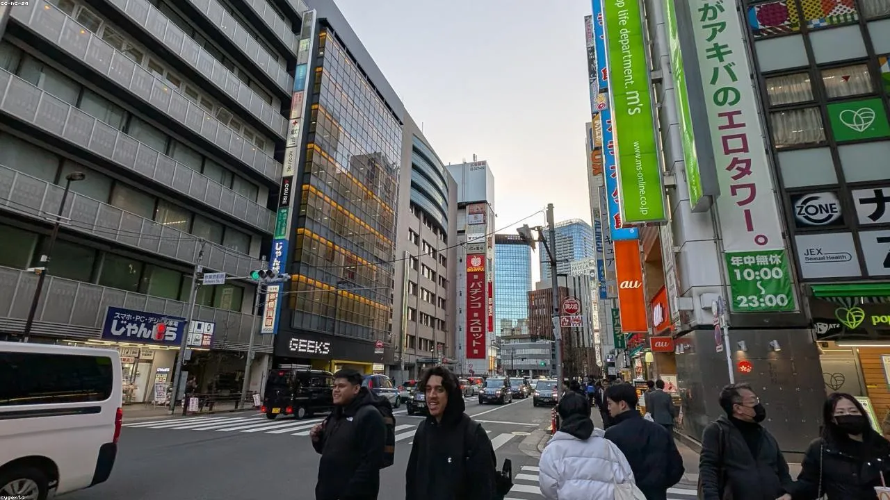 Comparison chart: eSIM versus pocket WiFi versus physical SIM for Japan travel