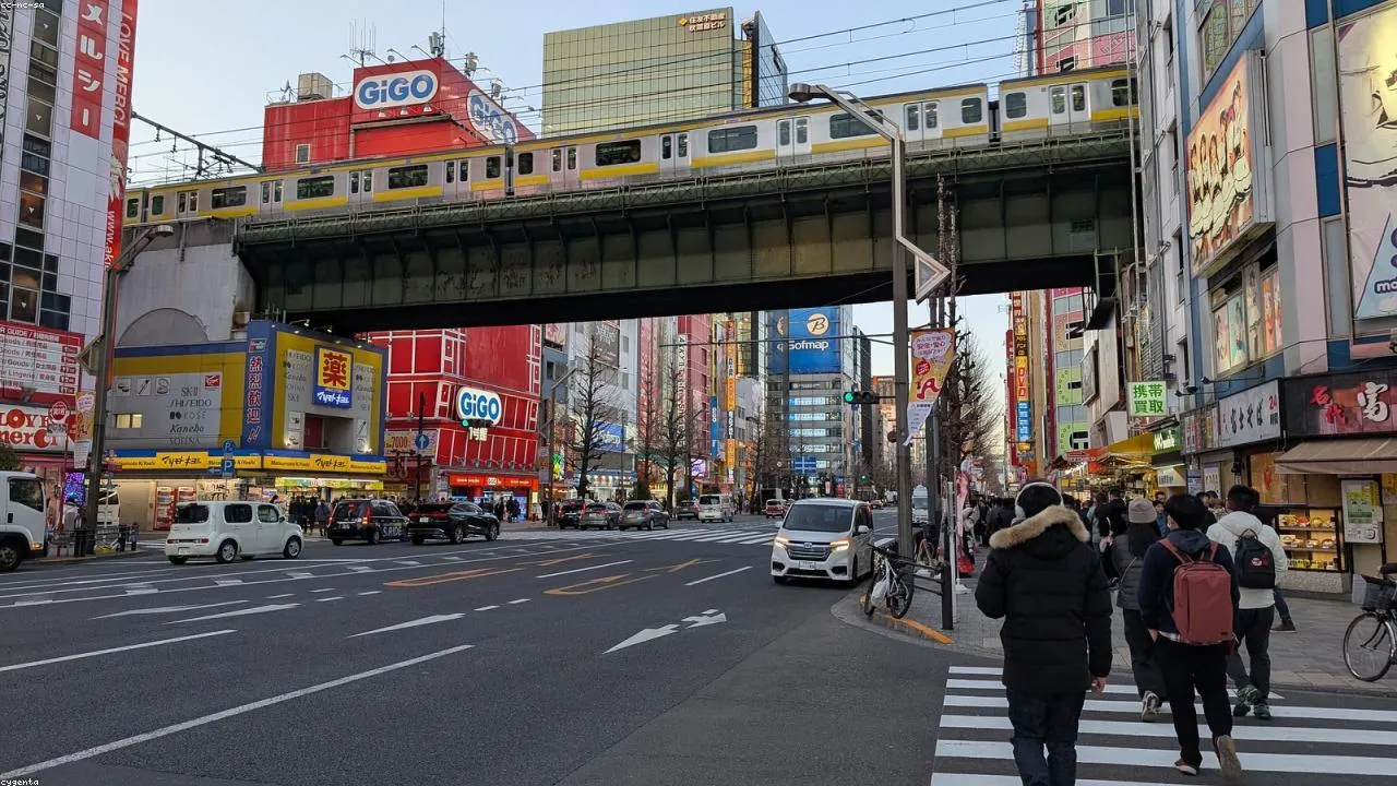 Scanning an Airalo eSIM QR code to activate a Japan data plan
